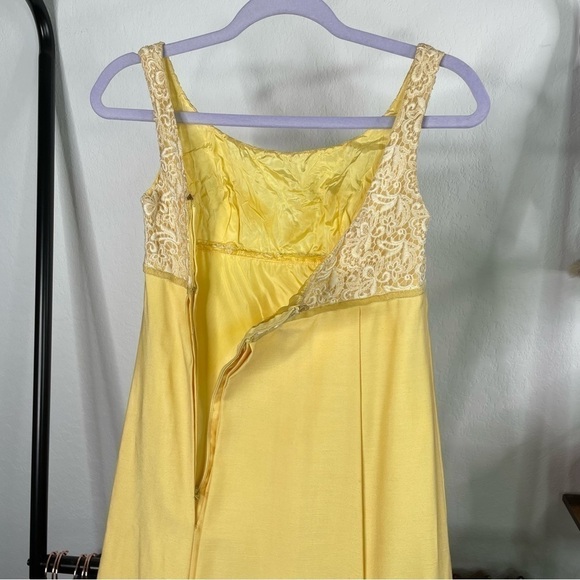 VINTAGE 70’s Pastel Yellow Empire Waist Dress w Train - Picture 10 of 14